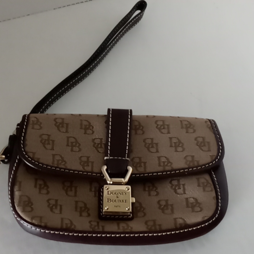Dooney & Bourke small purse
